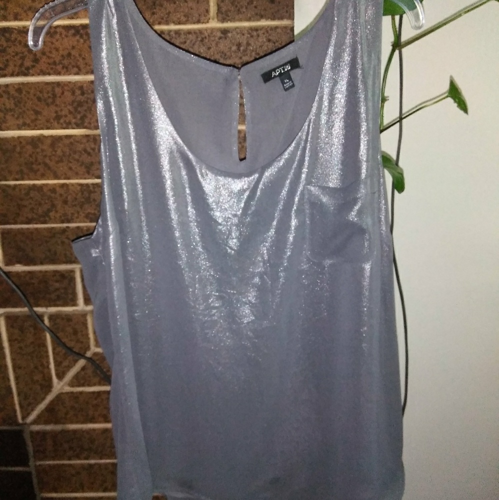 Apt 9 top szXL